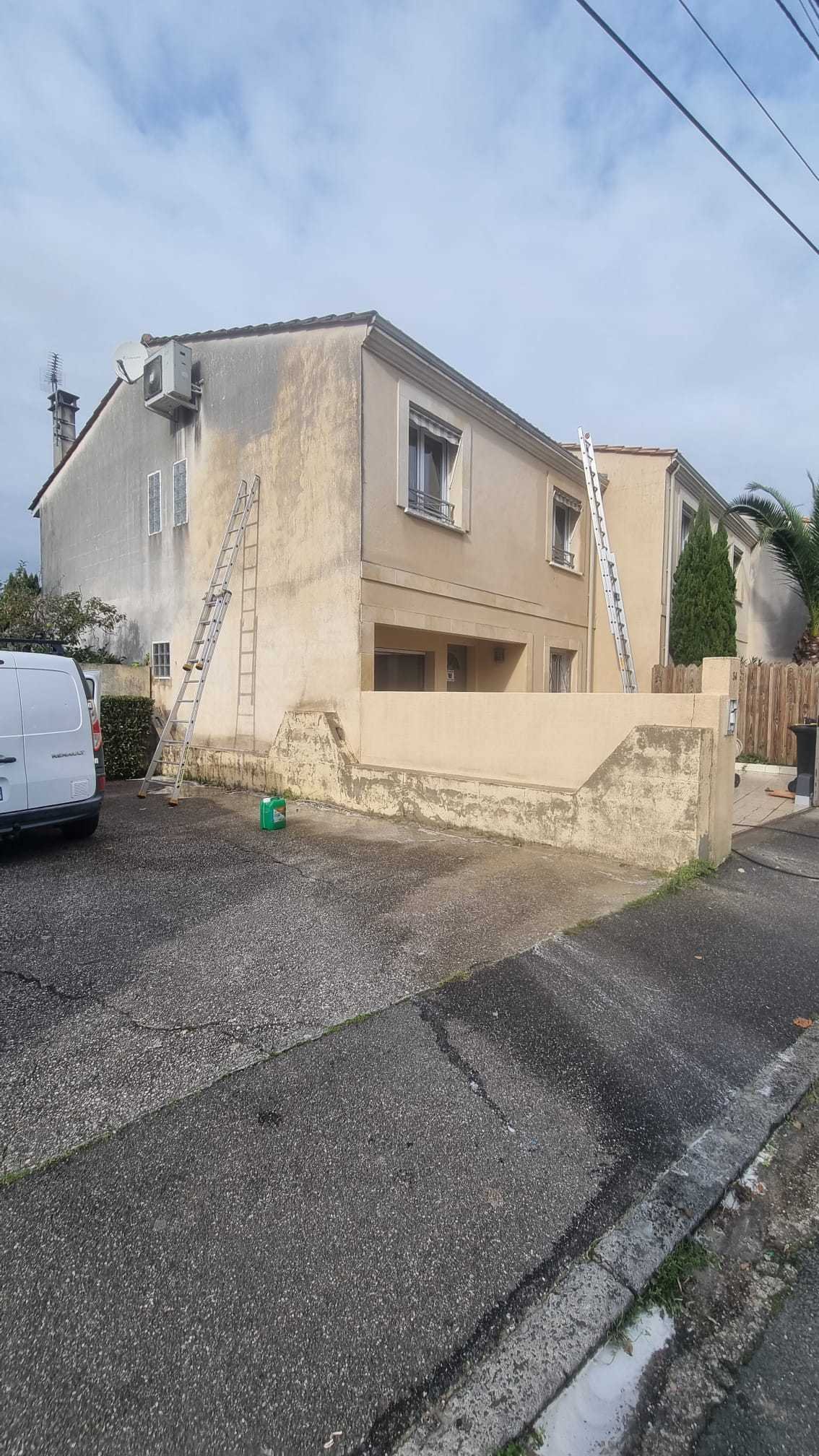 Avant nettoyage de façade au Haillan